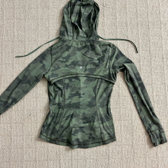 Lululemon Define Jacket Camo – Size 8 - Picture 8 of 10